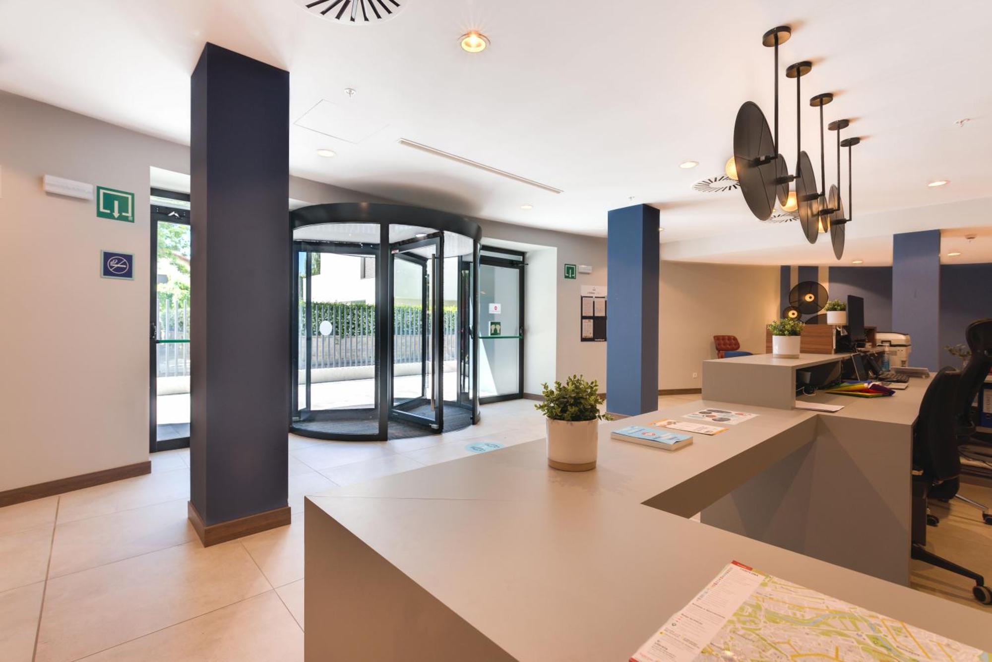 Livensa Living Pamplona Albergue Juvenil 外观 照片