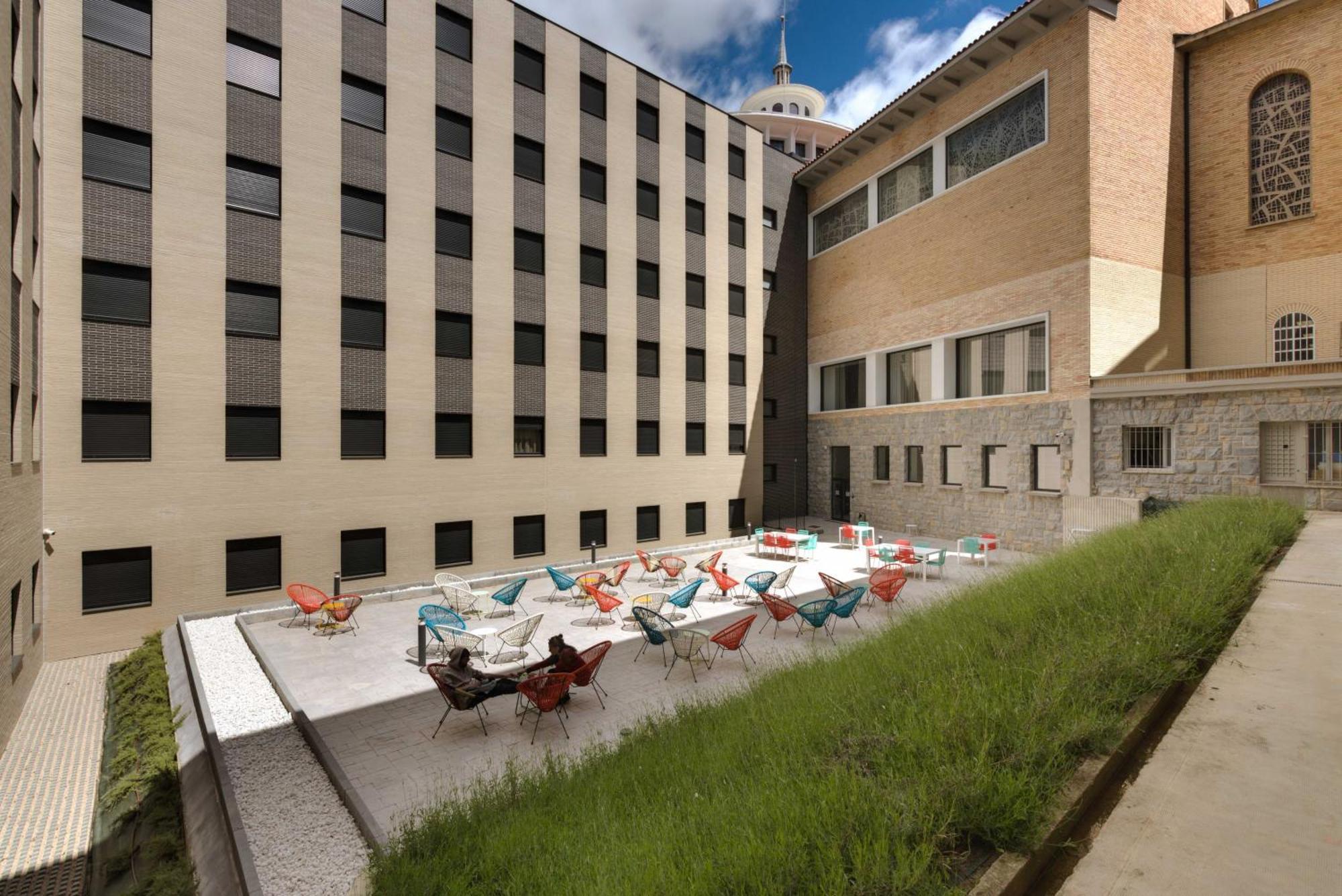 Livensa Living Pamplona Albergue Juvenil 外观 照片